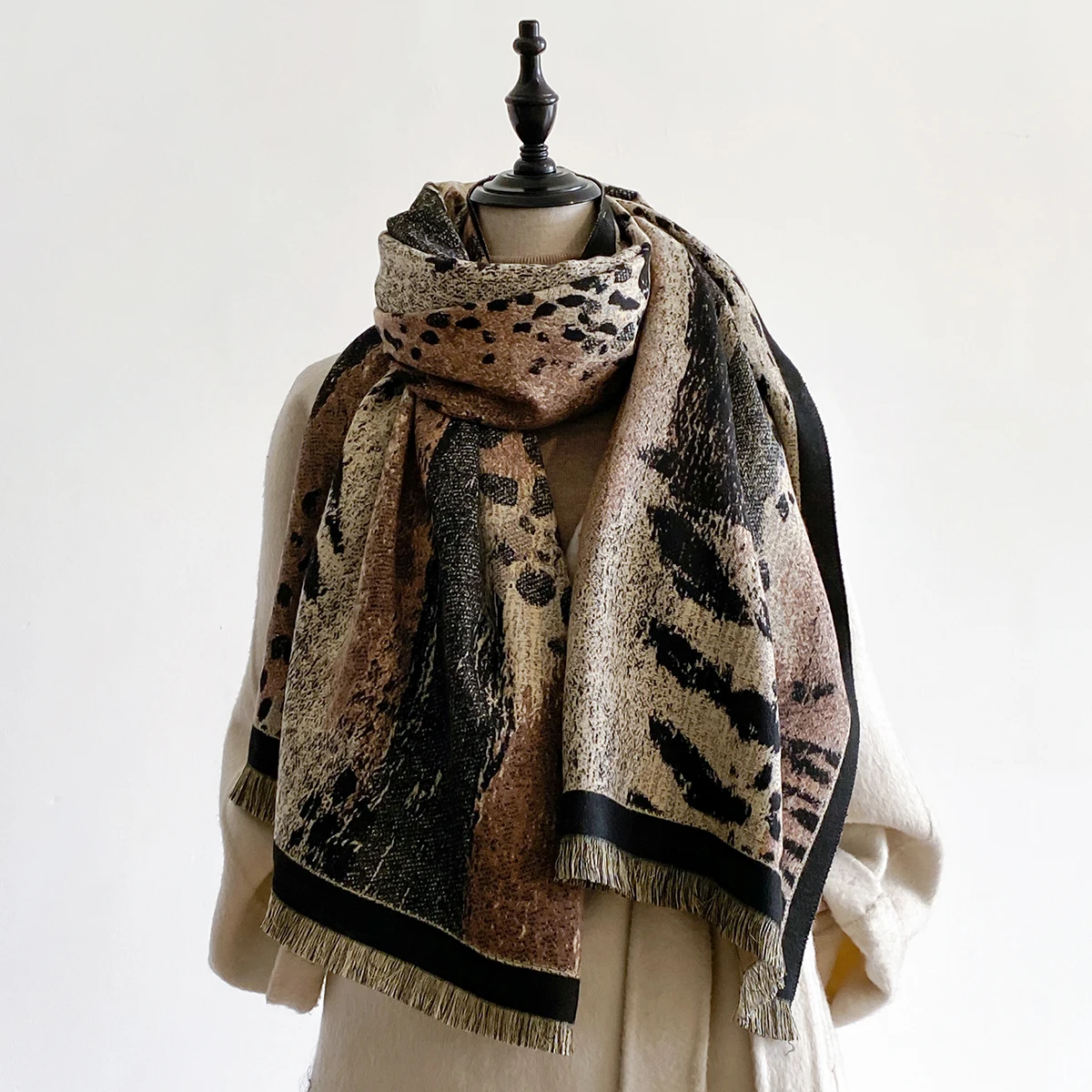 Ladies 2025 Latest Design Winter High Quality Two Sided Jacquard Cashmere Scarves Women Thicken Wrap Shawl Imitation cashmere Sc