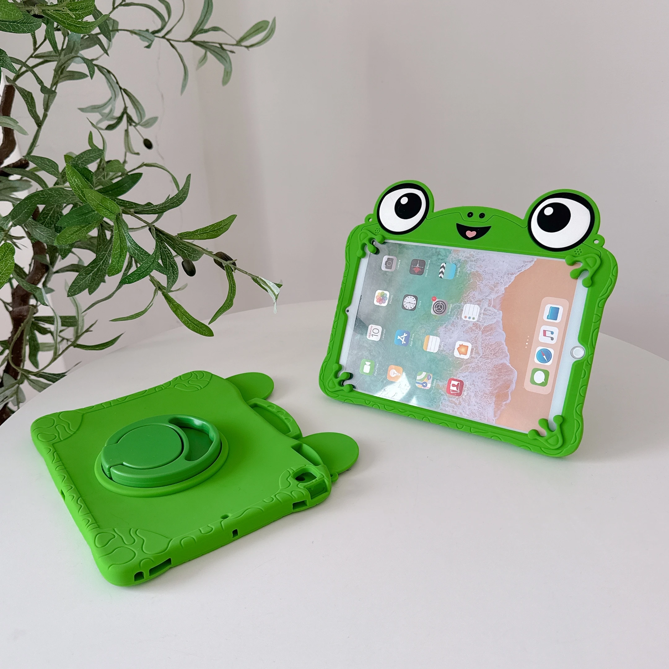 3D Cartoon Frog Bracket Soft Silicone Tablet Case, 11-Inch