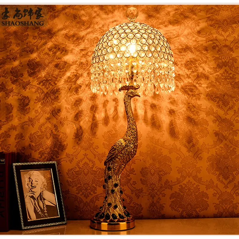 

Modern Noble Golden Resin Peacock Table Lamp Home Deco Bedroom Bedside Living Room Green Crystal E27 LED Desk Light Fixture