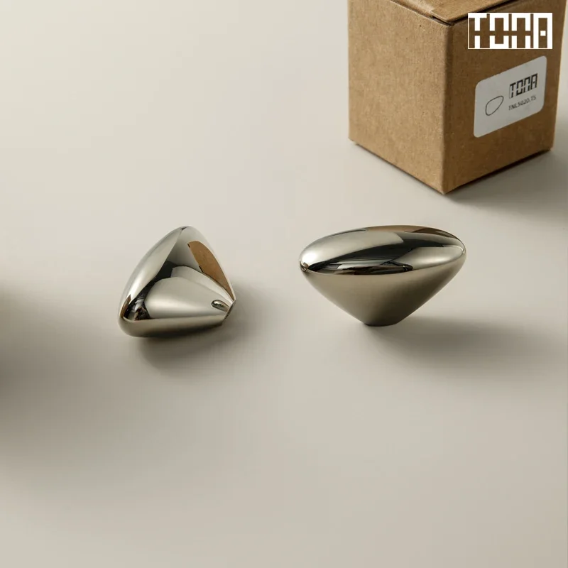 มือจับเฟอร์นิเจอร์ทองเหลืองแท้ทันสมัยระดับไฮเอนด์ สไตล์นอร์ดิกมินิมอล มือจับลิ้นชักสีเงินเงา มือจับครัว 1