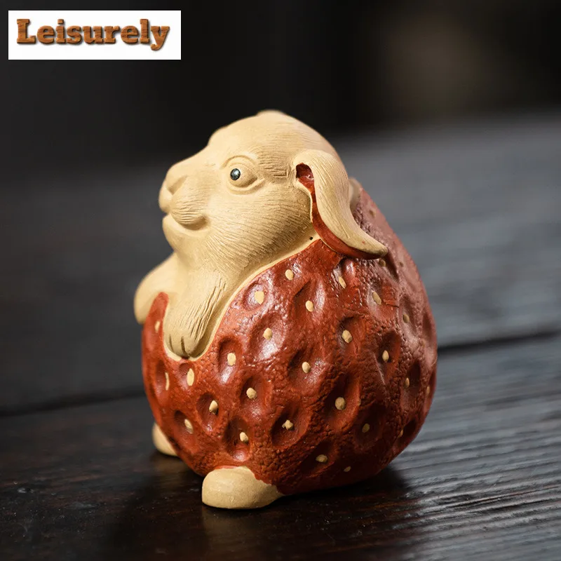 Yixing Zisha Zodiac Strawberry Rabbit Tea Pet Luxury Tea Sculpture Tea Figurine Play Toys Tea Statue Ornaments Cha Accessories