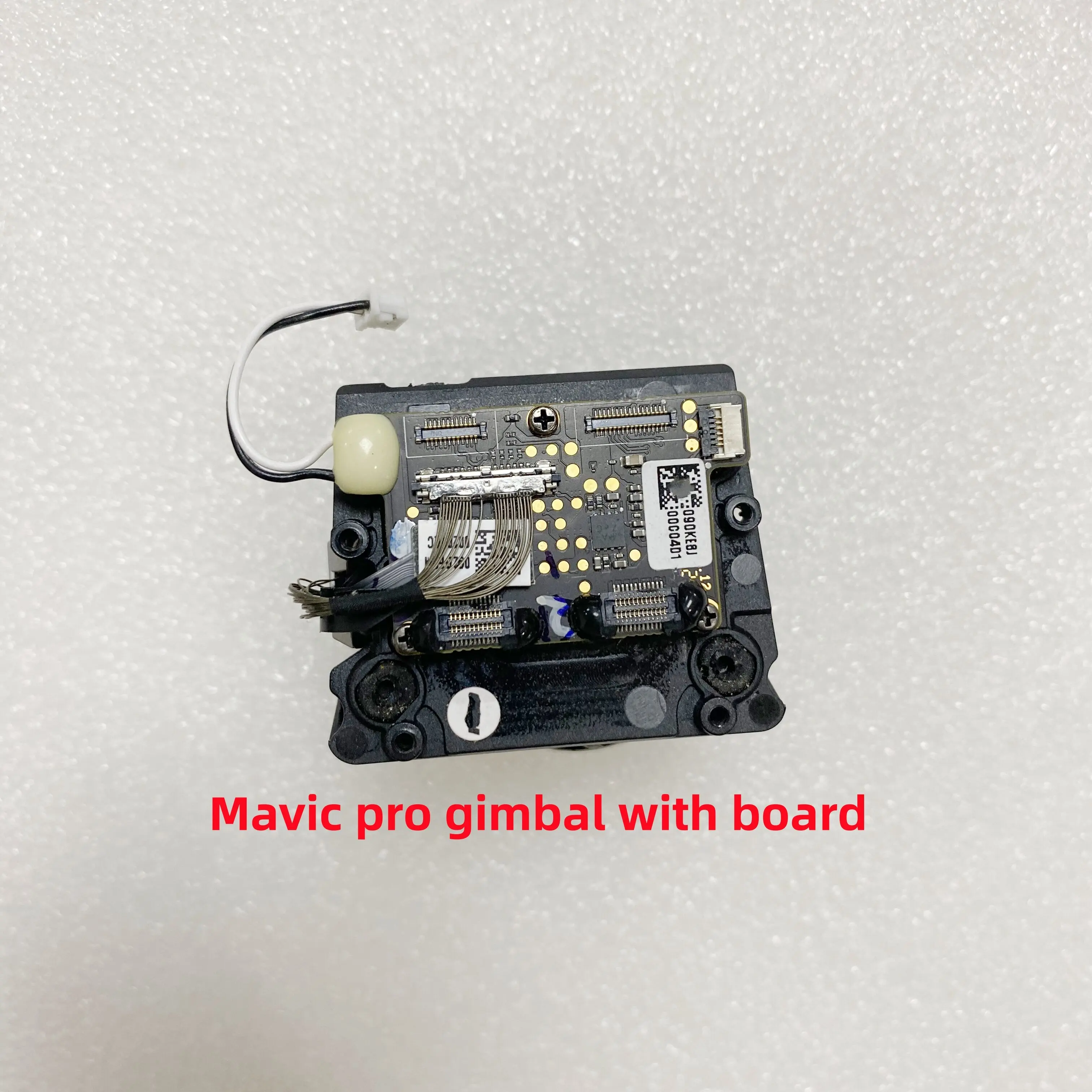 Détail du gimbal complet avec caméra et carte pour DJI Mavic Pro, prêt à être installé comme pièce de réparation.