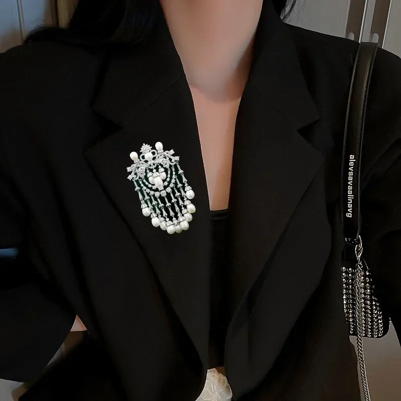 Elegant Natural Freshwater Pearl Tassel Brooches Luxury Shiny Cubic Zircon Flower Brooch Pin for Women Jewelry Christmas Gifts