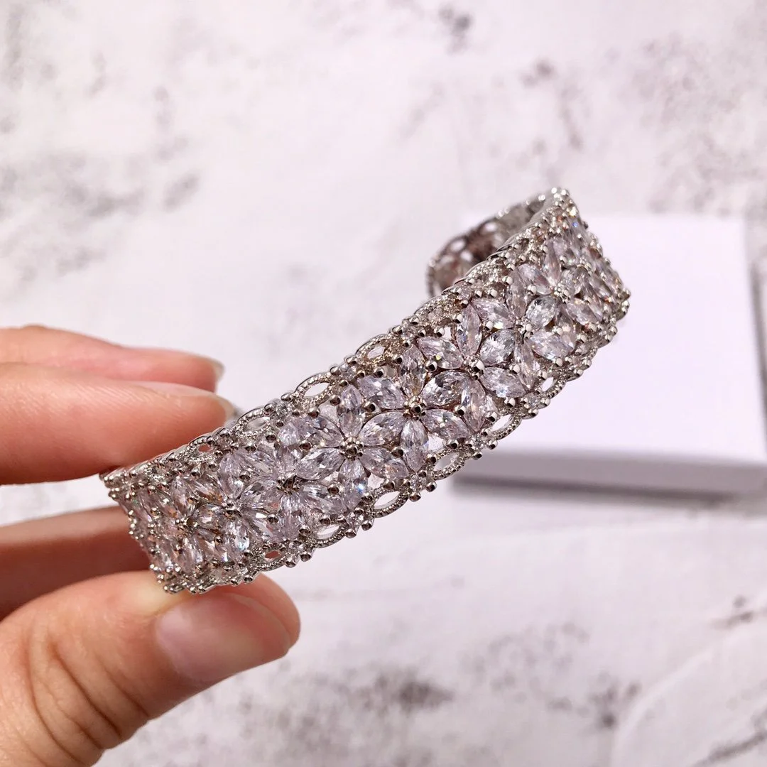 2022 Hot Trend Brand Six Petal Lace Hollowed Out Bracelets Shiny Diamonds Gold Rose Gold SilverEveryday Wear, Party, Birthday
