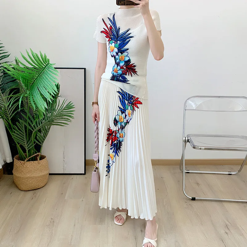 

2024 New 2-Piece Women's Temperament Slim Fit Printed O-Neck Top+Underlay Midi Pleated Print Skirt Women's Wear