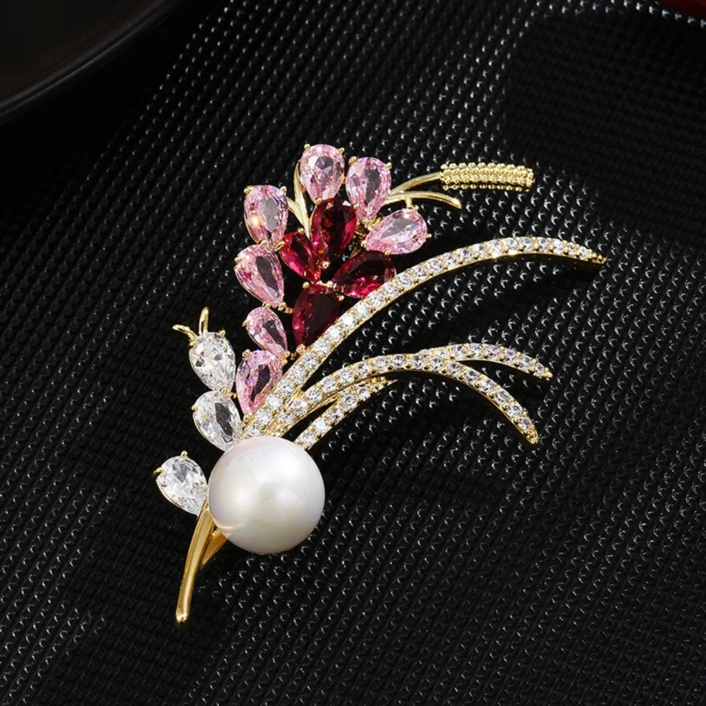 

Female Fashion White Crystal Flower Brooches For Women Luxury Yellow Gold Color Alloy Red Bead Plant Brooch Safety Pins