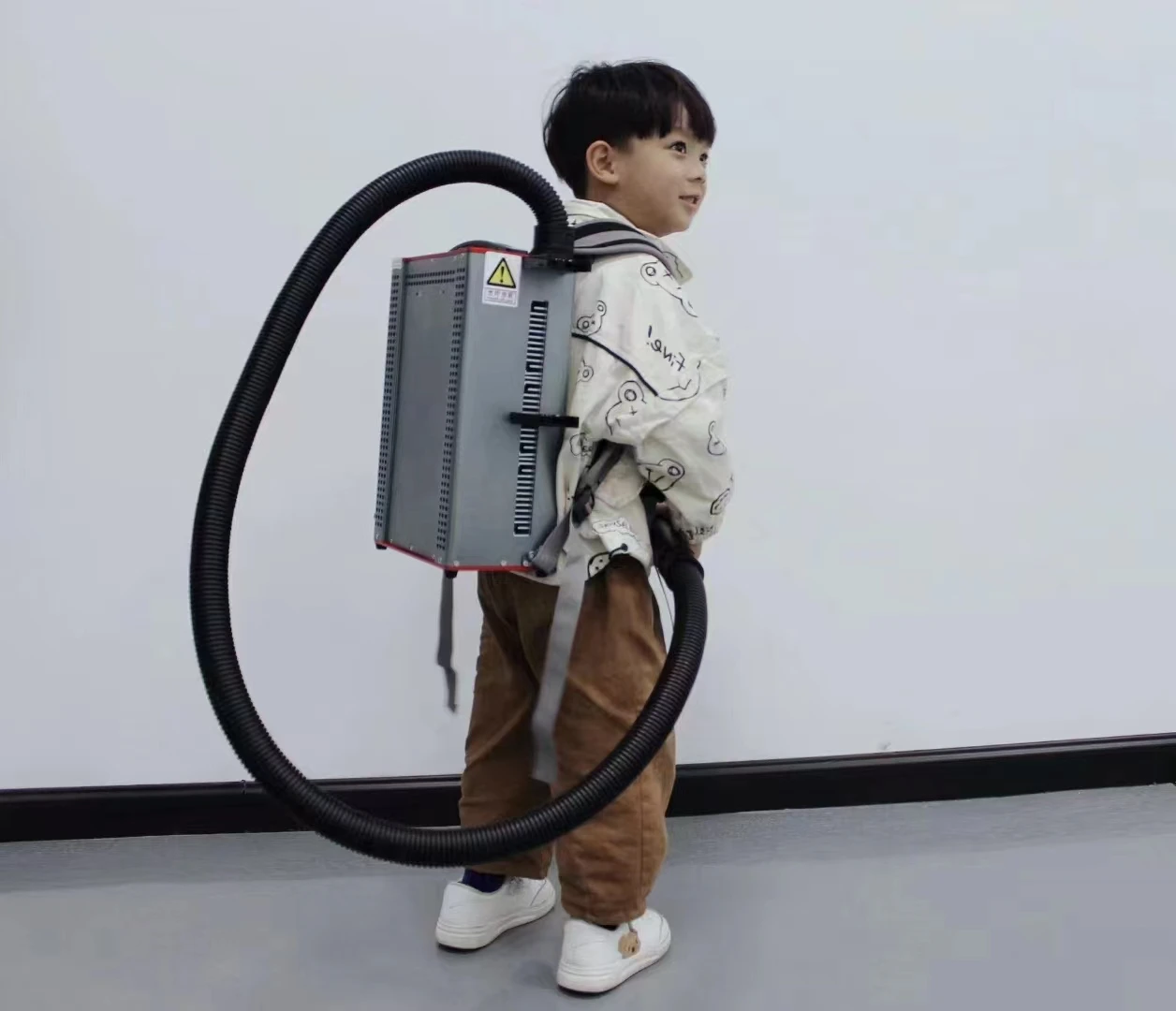 

Backpack 50W 100W Pulse Fiber Laser Rust Removal Cleaning Machine for steel rust removal old painting cleaning