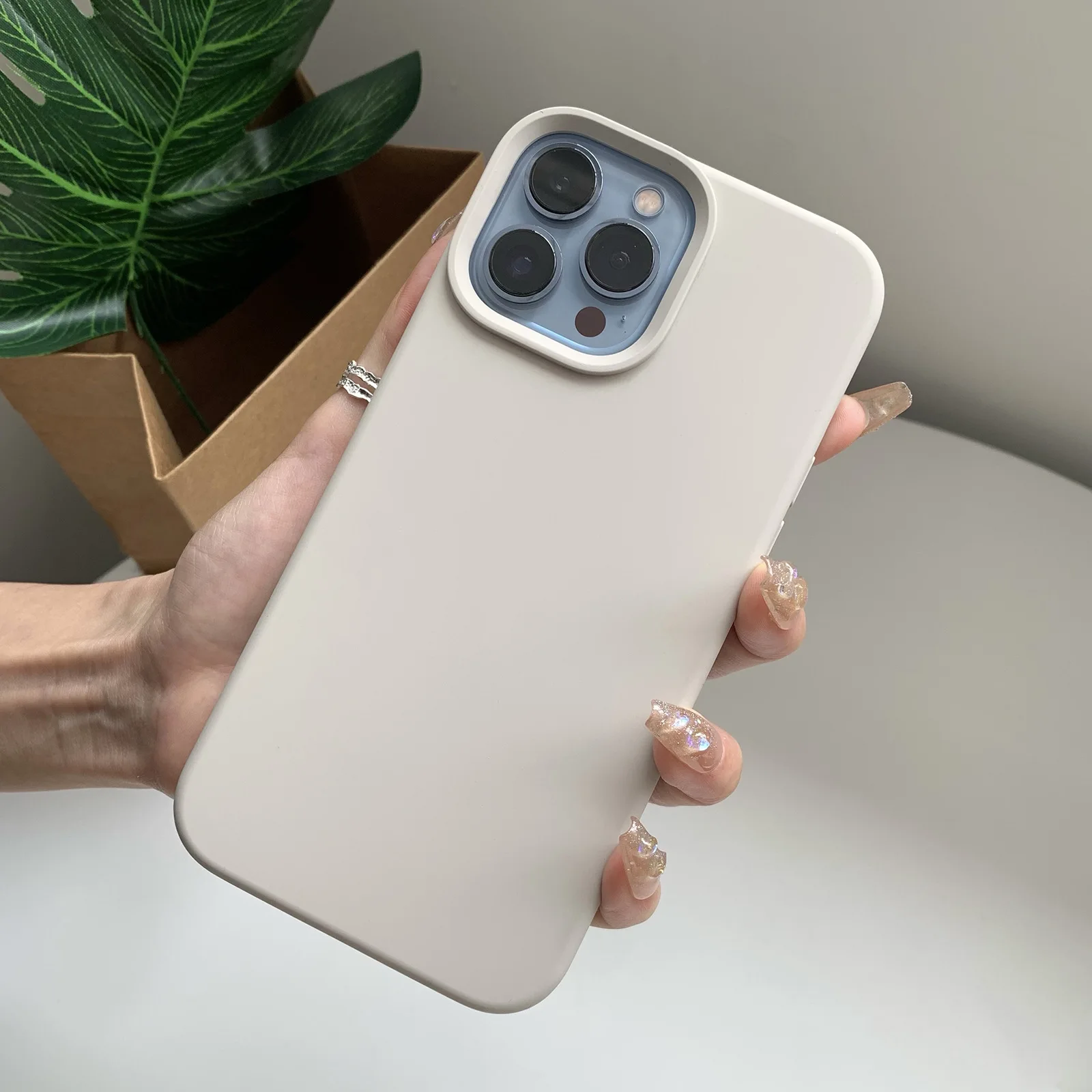 thumbnail image 1 of Funda de silicona líquida para iPhone, carcasa protectora de lujo para modelos 14, 13, 15 Pro Max, 11, 12 Pro Max, XS, XR, 7, 8, 14, 15 Plus, 1 of 5