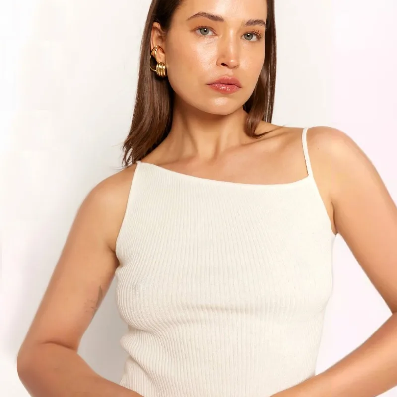 Camiseta negra de moda acanalada para mujer, jersey de espagueti, informal, de retazos, sin mangas, verano 2025, top ajustado para mujer