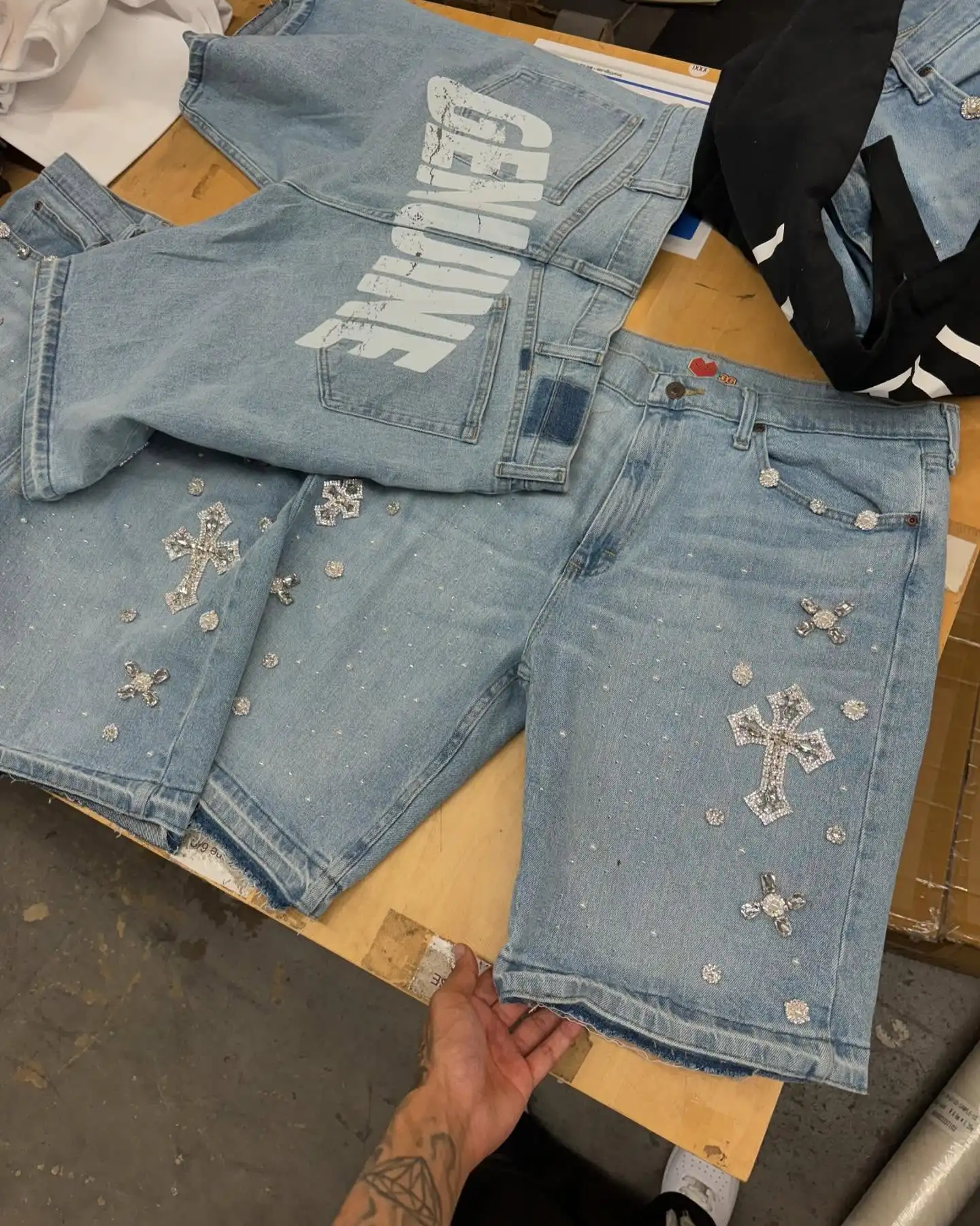 Y2K Gothic Diamond Cross Embroidery Denim Shorts American Retro Blue Gym Shorts Rhinestone Streetwear Hip Hop Men Women Jorts 4