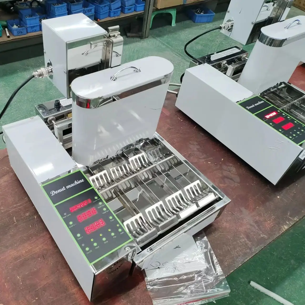 4-рядна міні-машина для приготування пончиків Електрична машина для смаження пончиків Автоматична цифрова машина для виготовлення пончиків Машина для фритюрниці для пончиків