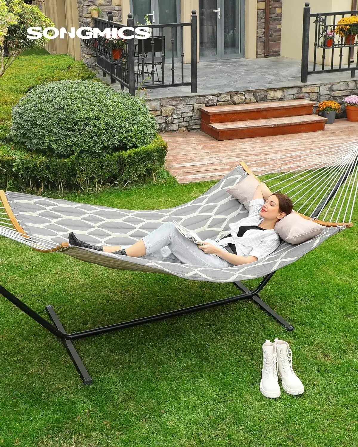 

Hammock, Quilted Hammock with Curved Bamboo Spreaders, 78.7 x 55.1 Inches, Portable Padded Hammock Holds up to 495 lb