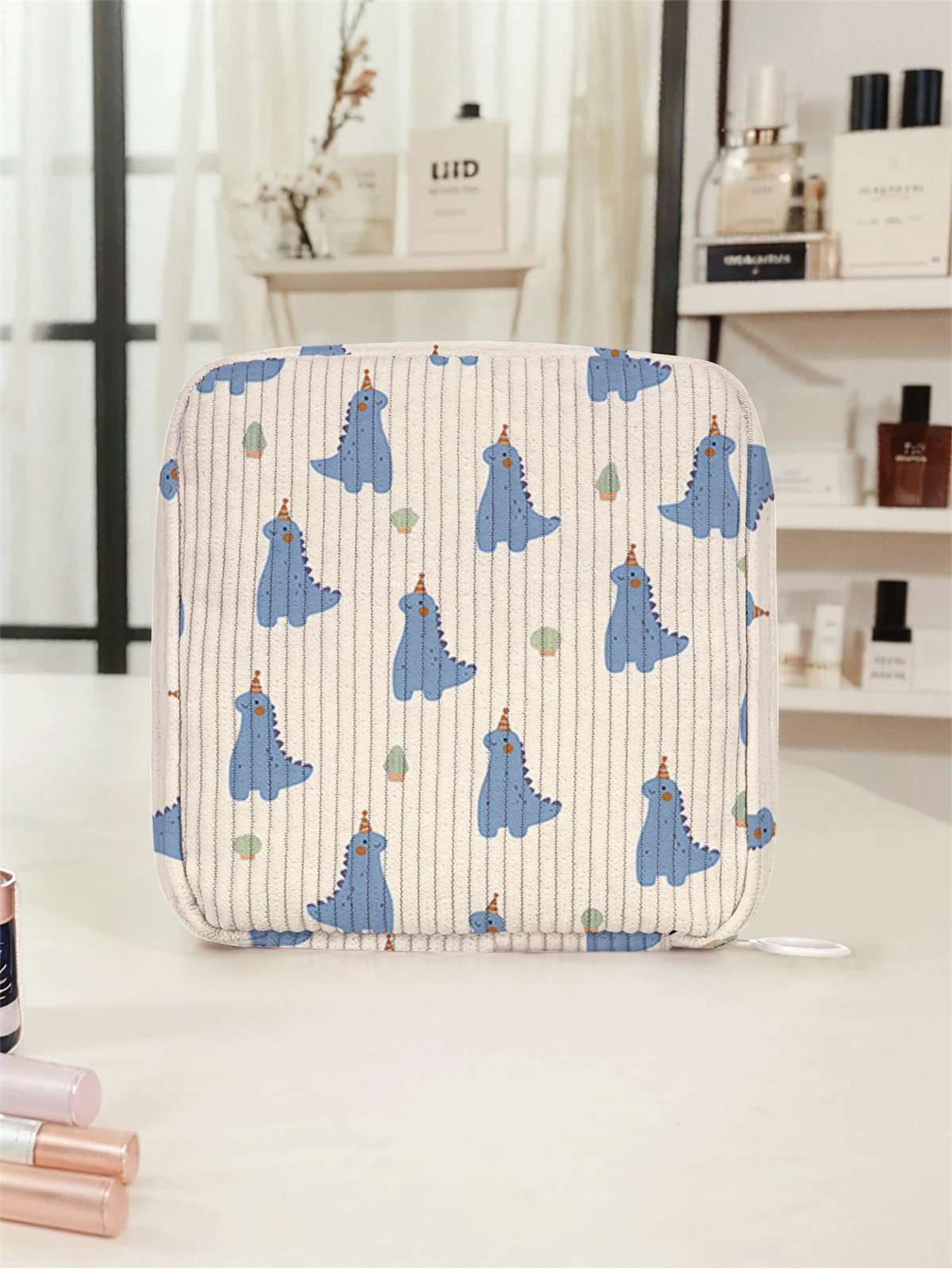 Cartoon dinosaur pattern printed sanitary napkin storage bag, women's lightweight tissue bag, sanitary tissue bag