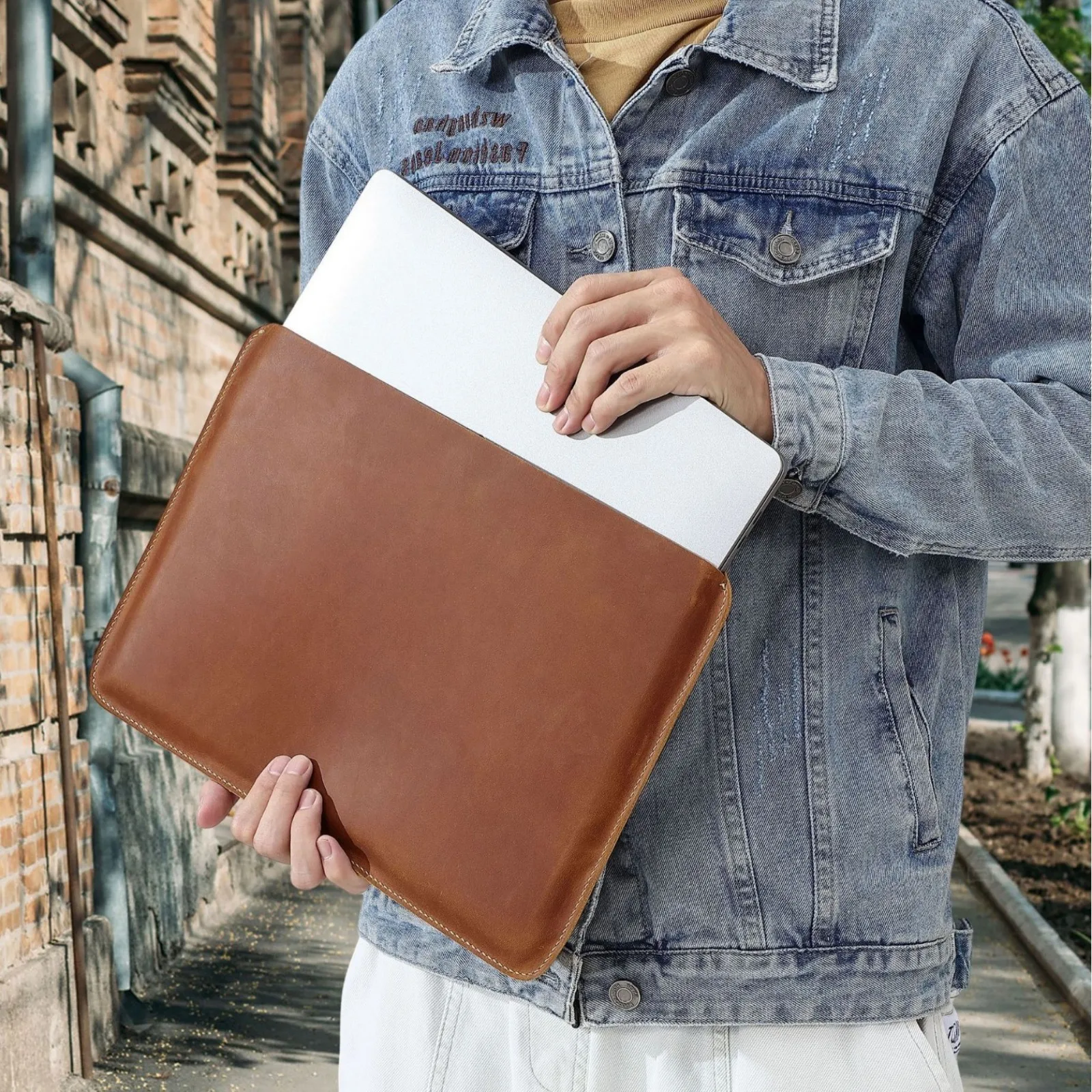 Luxurious Genuine Leather Slim Laptop Sleeve – Ultra-Thin Protective Case