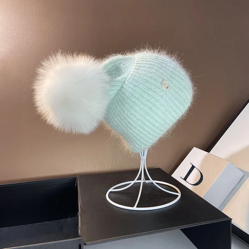 

Real Fox Fur Pom Poms Winter Knitted Hat Ear Protection Outdoor Warm Skiing Skullies Beanies Fashion M Letter Christmas Hats