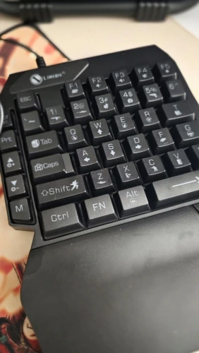 35keys One Handedly Single Hand Mini Gaming Keyboard Usb Ultra-slim Wired Backlight Keyboard for Laptop Desktop PC Smartphone photo review