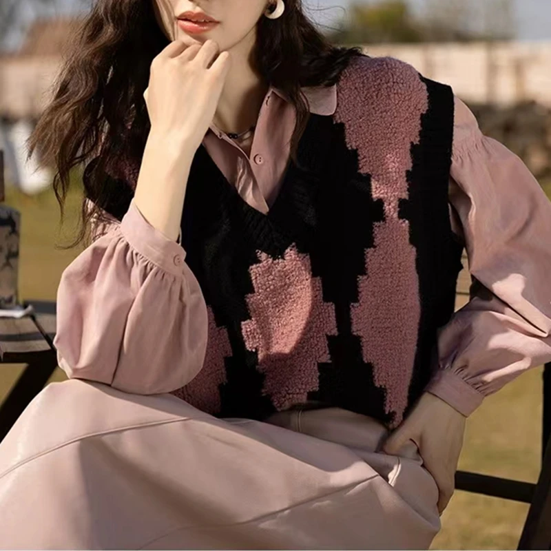 New Autumn and Winter Women's Clothing Rhombus V-neck Loose Vest Casual Women's Sweater Sleeveless Knitted Vest