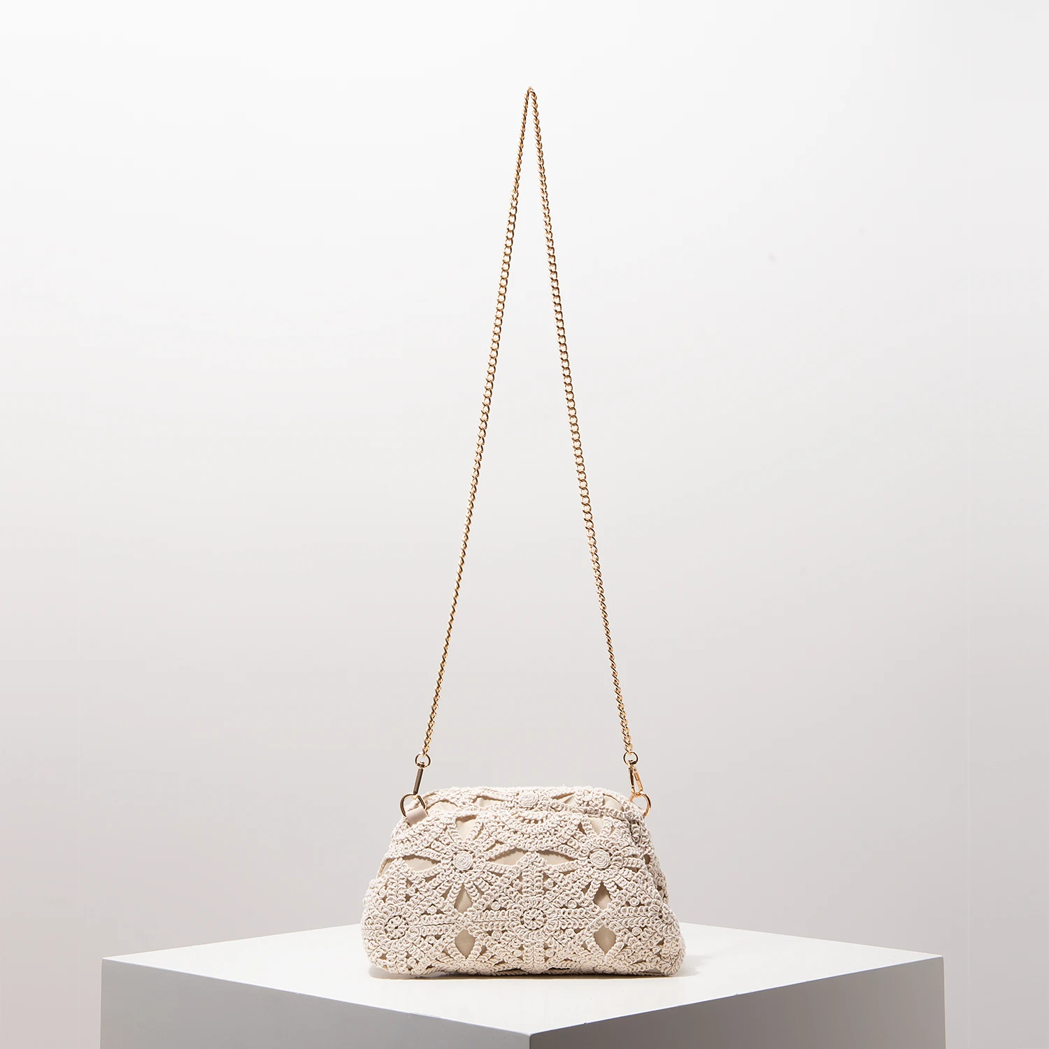 حقيبة كروس منسوجة بتصميم مجوف، وهي حقيبة شاطئ من ا...