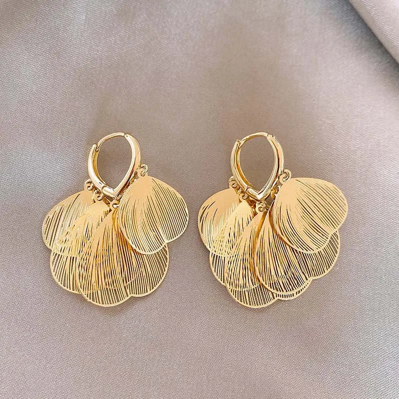 2025 New Arrival Hollow Flower Leaf Drop Earrings for Women Vintage Gold Color Long Tassel Hanging Ear Buckles Jewelry Gifts