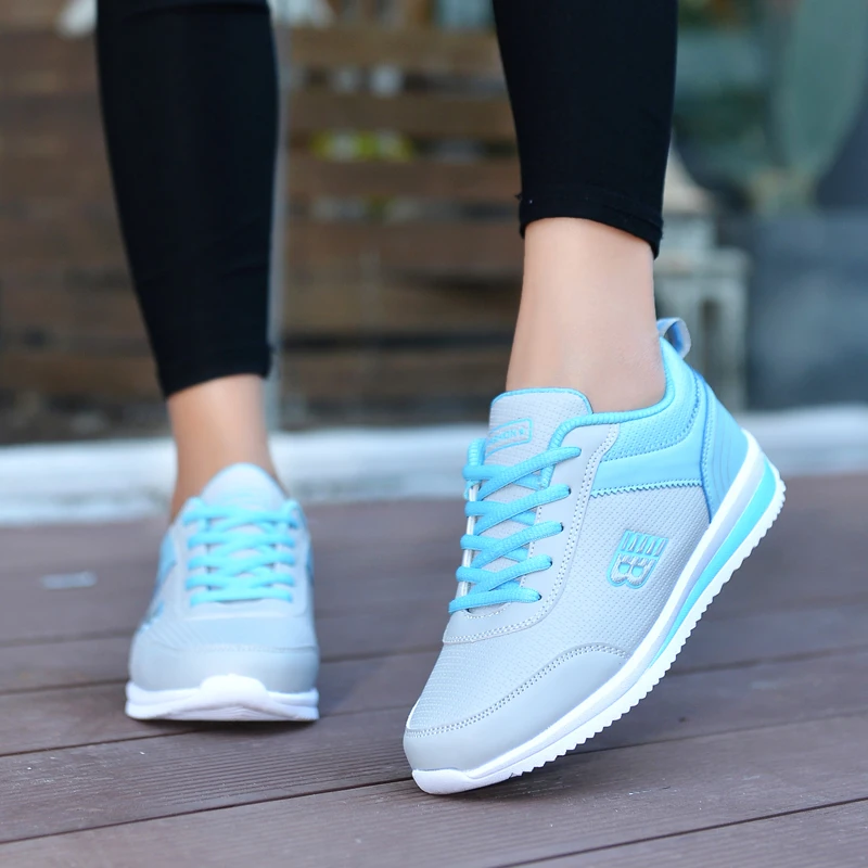 PlatiNum Running Shoes style