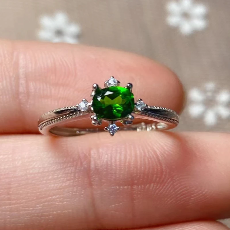 

Кольцо из серебра 925 пробы с драгоценными камнями карат 4 мм * 5 мм