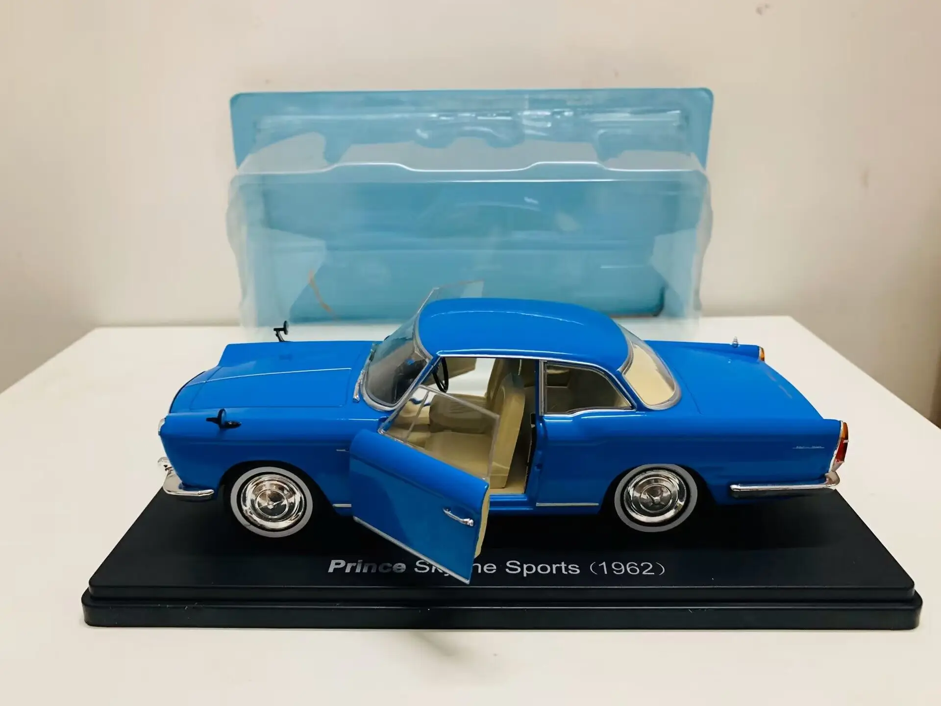 Prince Skyline Sports 1962 Blue 2 Open Door 1:24 Scale Die-Cast Model Car New