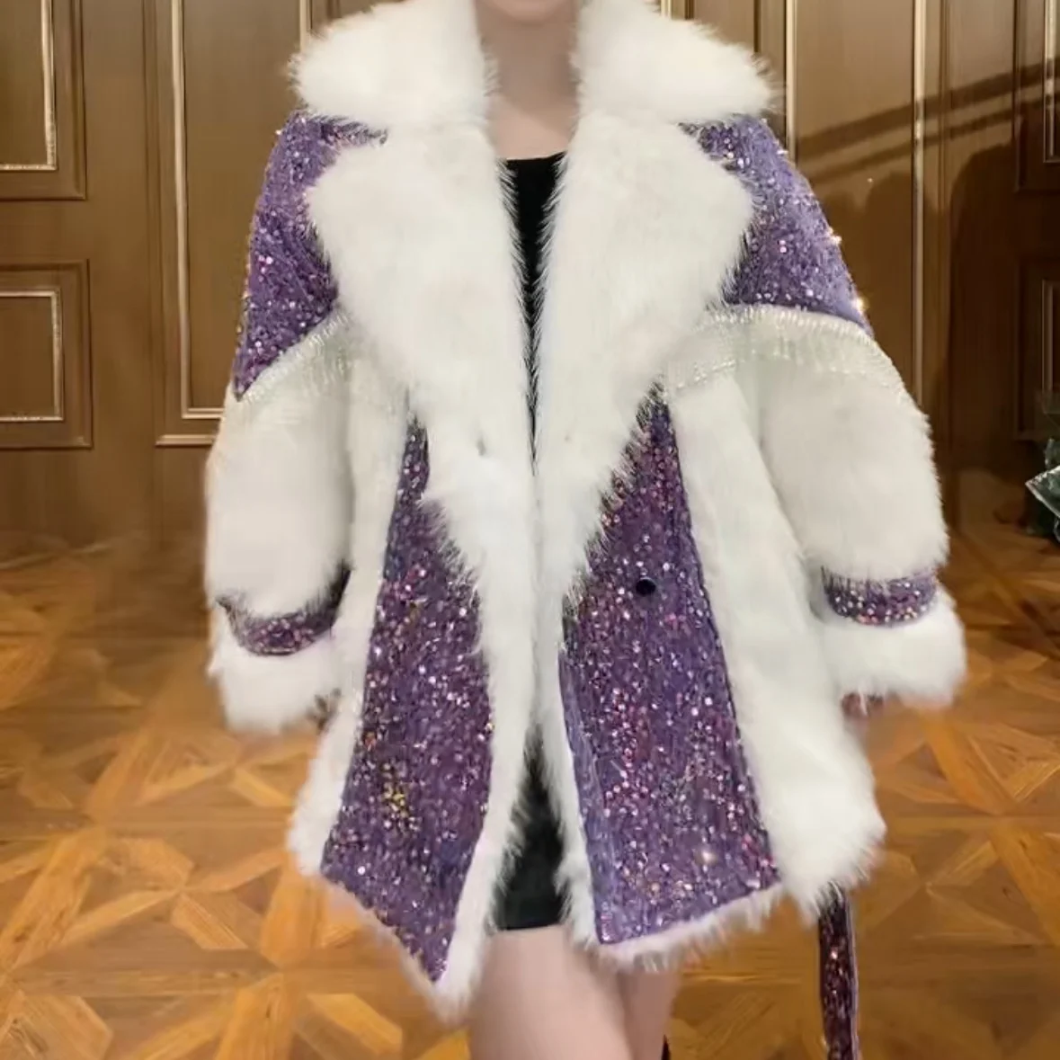 Рисунок 2 - Женское меховое пальто средней длины