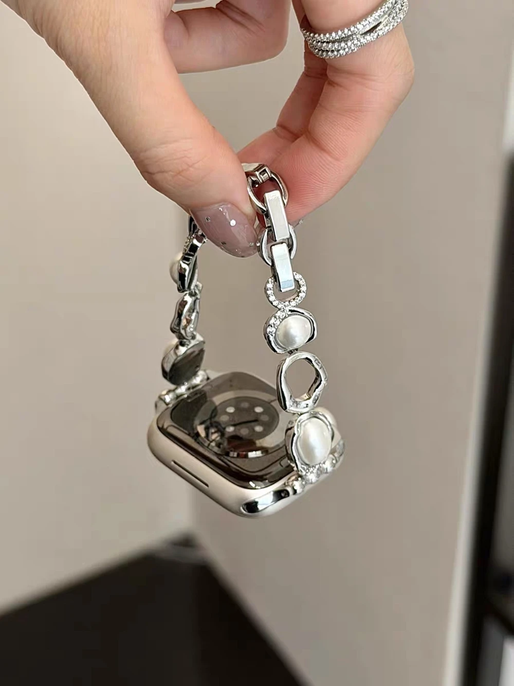 Elegant Pearl Metal Strap Bracelet Link