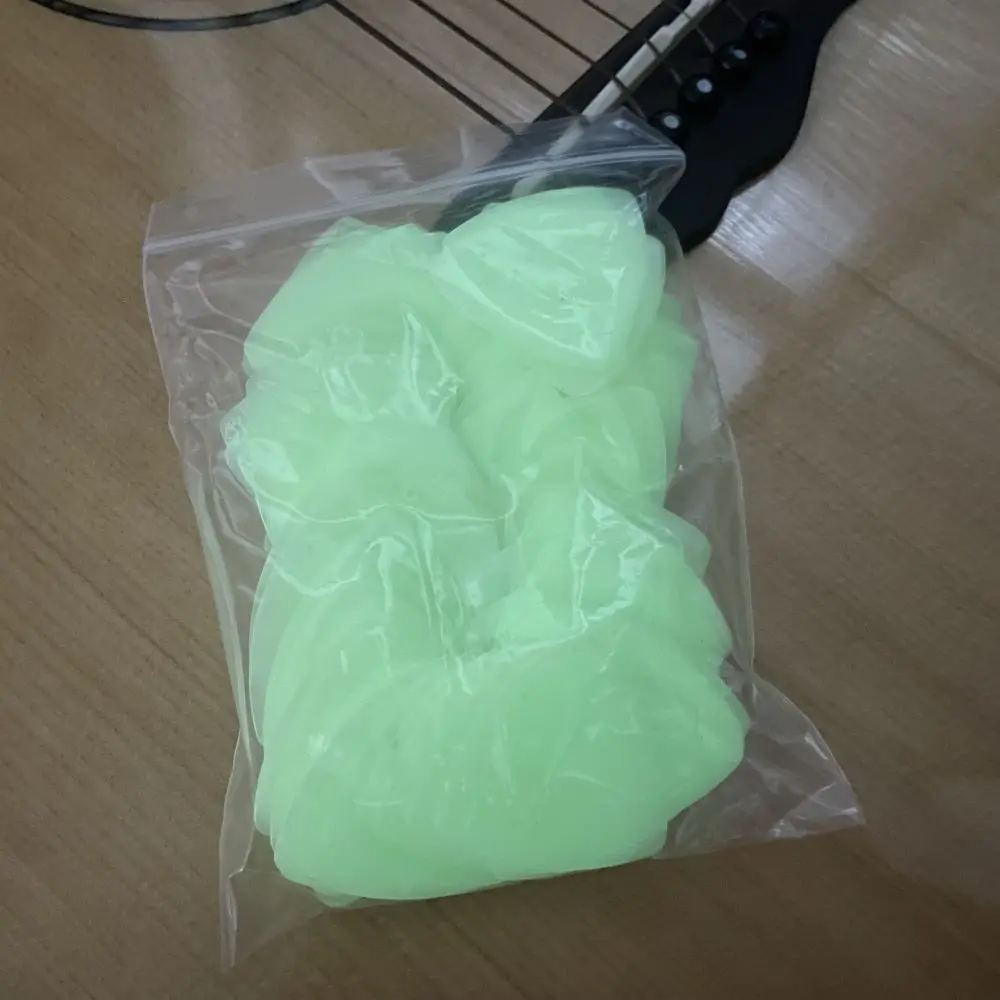 100pcs/lot Medium 0.71mm Celluloid Big Rounded Triangle Guitar Picks Glow in the Dark