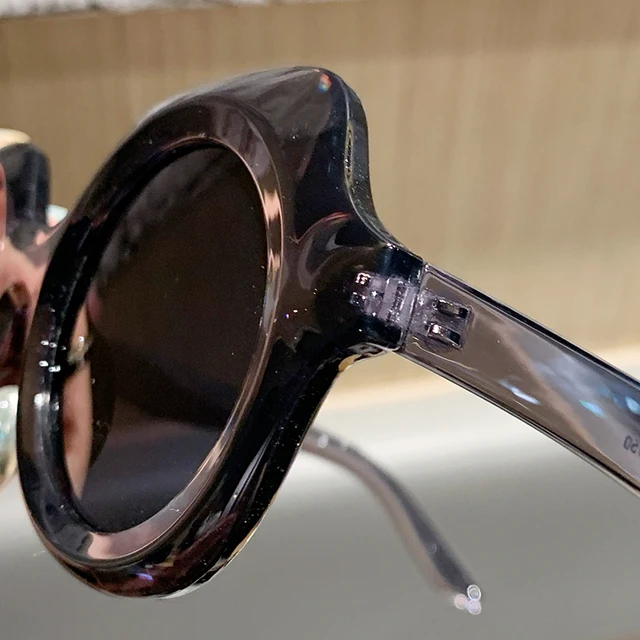 1 par de gafas de sol para mujer, montura redonda moderna, diseño elegante y único, favorecedoras para el rostro, estilo urbano a la moda, adecuadas para 4