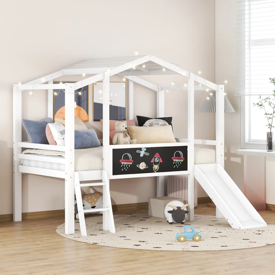 Lit double en hauteur avec échelle et glissière, chambre d'enfant