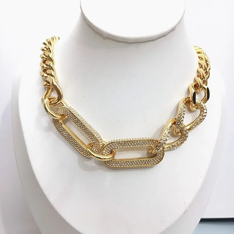 

Dextera Series Of Ingenious Luxury And Avant-Garde Fashion Large Hoop Necklace White Gemstone Gold-Plated Necklace For Women