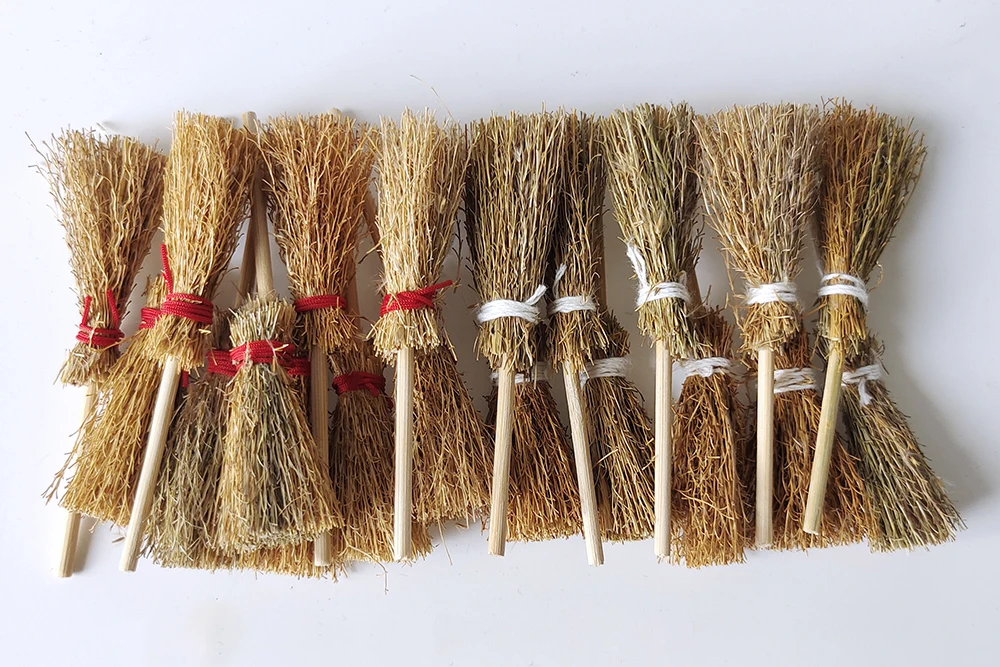 Description Picture 2 of item10pcs Mini Broom Witch Straw Brooms DIY Hanging Ornaments for Halloween Party Decoration Costume Props Dollhouse Accessories