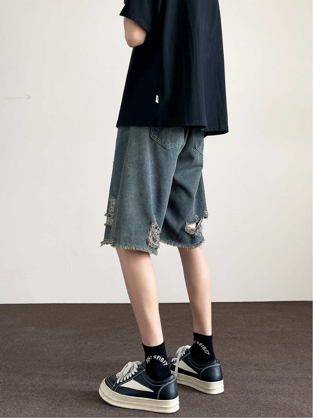 Korean Luxury Clothing Men's Summer Denim Knee Length Shorts Fashion Designer Ripped Hole Cowboy Korean Short Pants A45