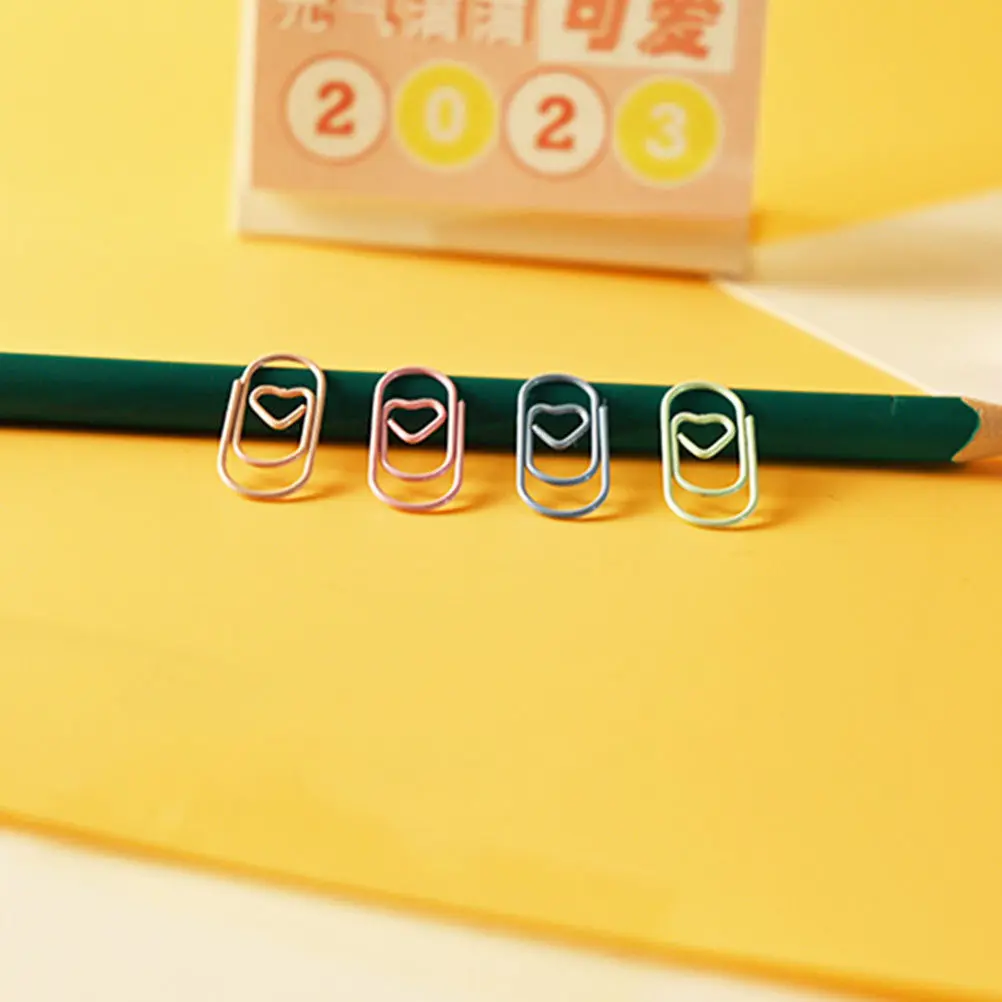 200Pcs 독특한 하트 디자인 금속 종이 클립 문서 고정 독서 마킹을위한 부드럽고 아름다운 다기능 공예 클립