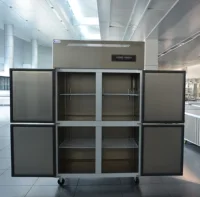Réfrigérateur congélateur vertical vertical commercial à quatre portes de grande capacité en acier inoxydable pour la cuisine 3