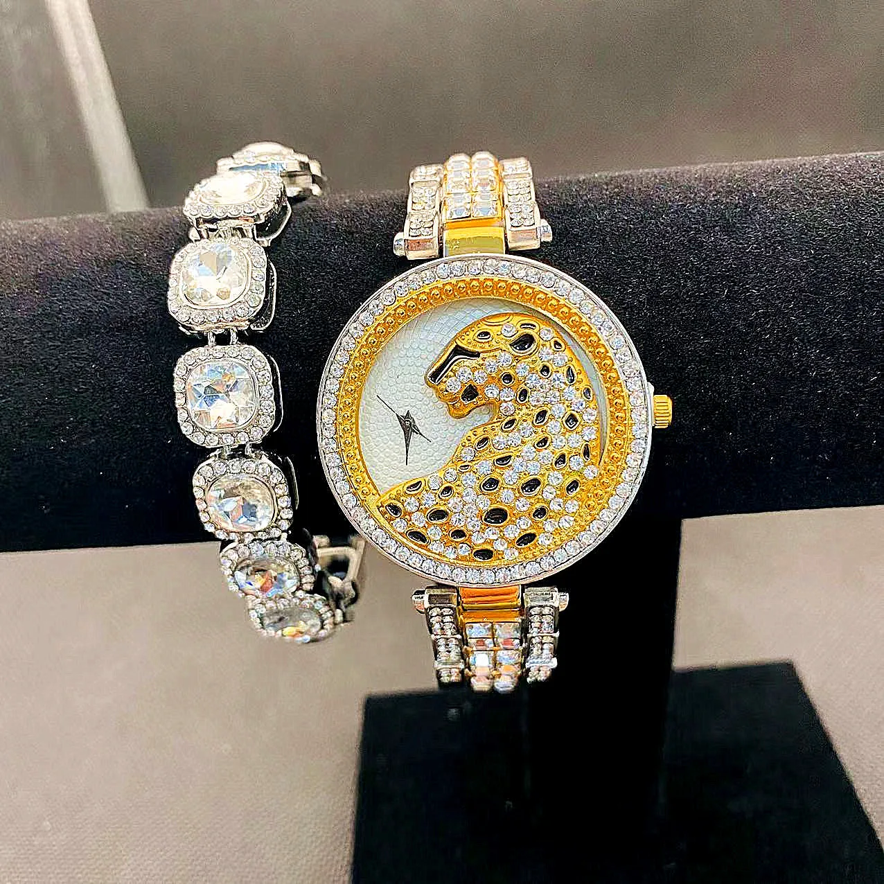 2pcs Iced Out Watch for Women Bling Bling Bracelets Fashion Leopard Watch Luxury Diamound Watches Women Jewelry Set Reloj Mujer