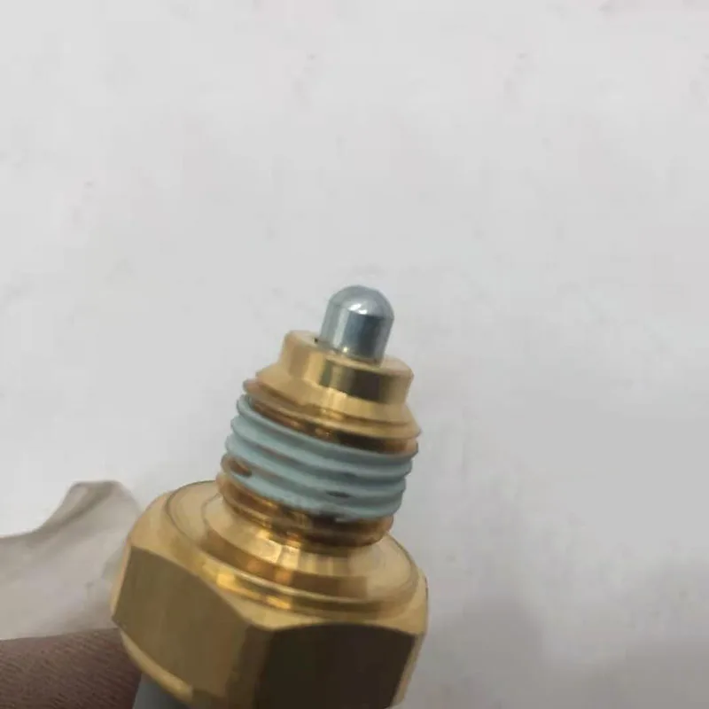 225759 Suitable for Peugeot 1007 206 207 2008 306 307 308 407 5008 508 Citroen C2 C3 C4 C5 C8 DS 3 4 5 Reversing light switch