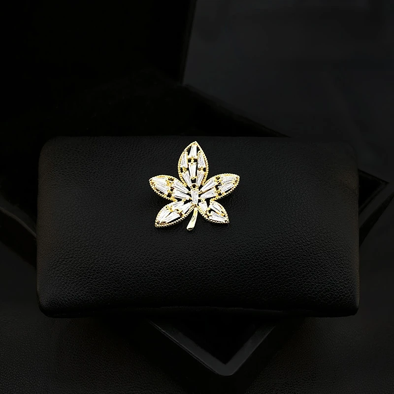 

Fashion All-Match Sewing Free Leaf Brooch Men Women Anti-Exposure Artifact High-End Delicate Small Pin Suit Ornament Jewelry Pin