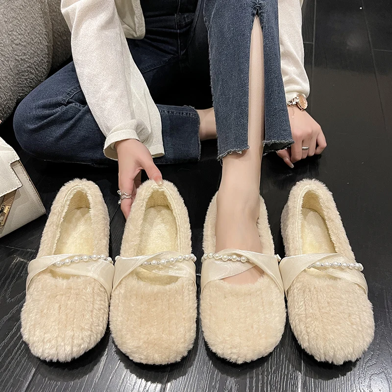 

Женские повседневные кроссовки женские Мокасины Туфли, лоферы, декорированные мехом и жемчугом, Осенние Мокасины без шнуровки с круглым носком на плоской подошве с закрытым носком