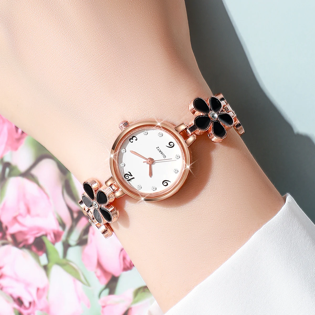 Trendy New Women's Watch Set Romantic Simple Digital Dial Lightweight Bracelet Watch Set (Box Not Included))