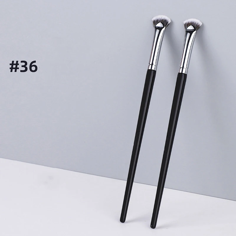 Description Picture 4 of item1PC Fan-shaped Eyelash Brush Soft No Shedding Professional Beauty Eyelash Makeup Brushes Mascara Highlighter Powder Smudge Tool