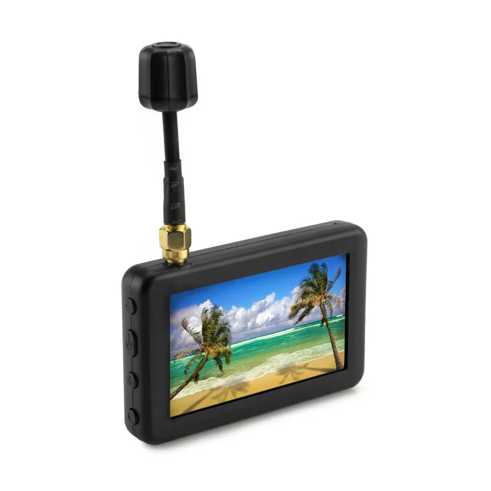 Récepteur FPV 5.8G 40CH avec écran LCD 3 pouces en main, utilisation en extérieur.
