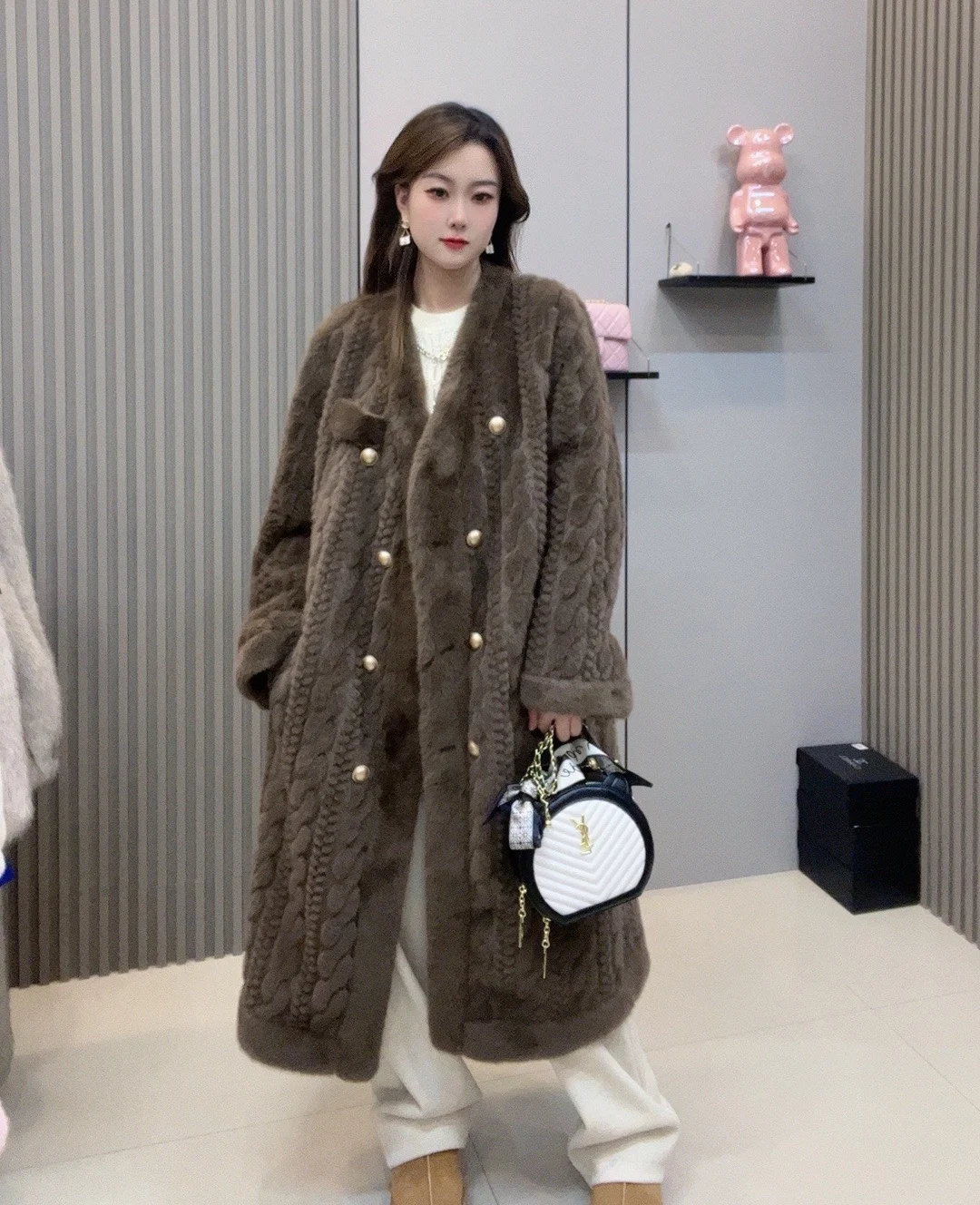 Fashion Heavy Industry High-End Long Warm Coat Winter Commute Style Elegant Long Sleeve V-neck Striped Women's Faux Fur Jacket