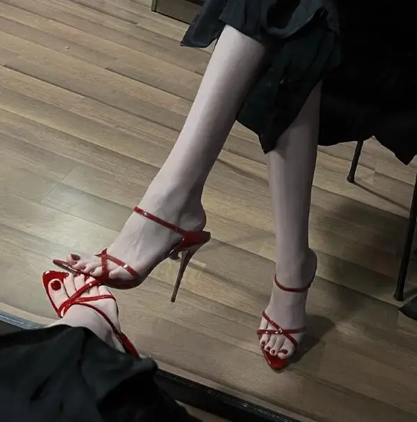 

Sexy Red Black Patent Leather Narrow Bands Pointed Open Toe Summer Sandals Women Gladiator Cuts Out Stiletto Heels Party Shoes