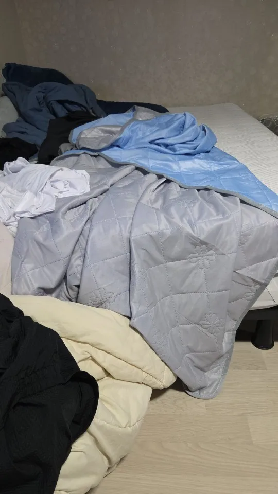 Summer Bed Cooling Blanket Silk Air Conditioner Quilt Is Soft, Breathable, Light, Heat Absorbing, Solid Color Pattern Quilt photo review