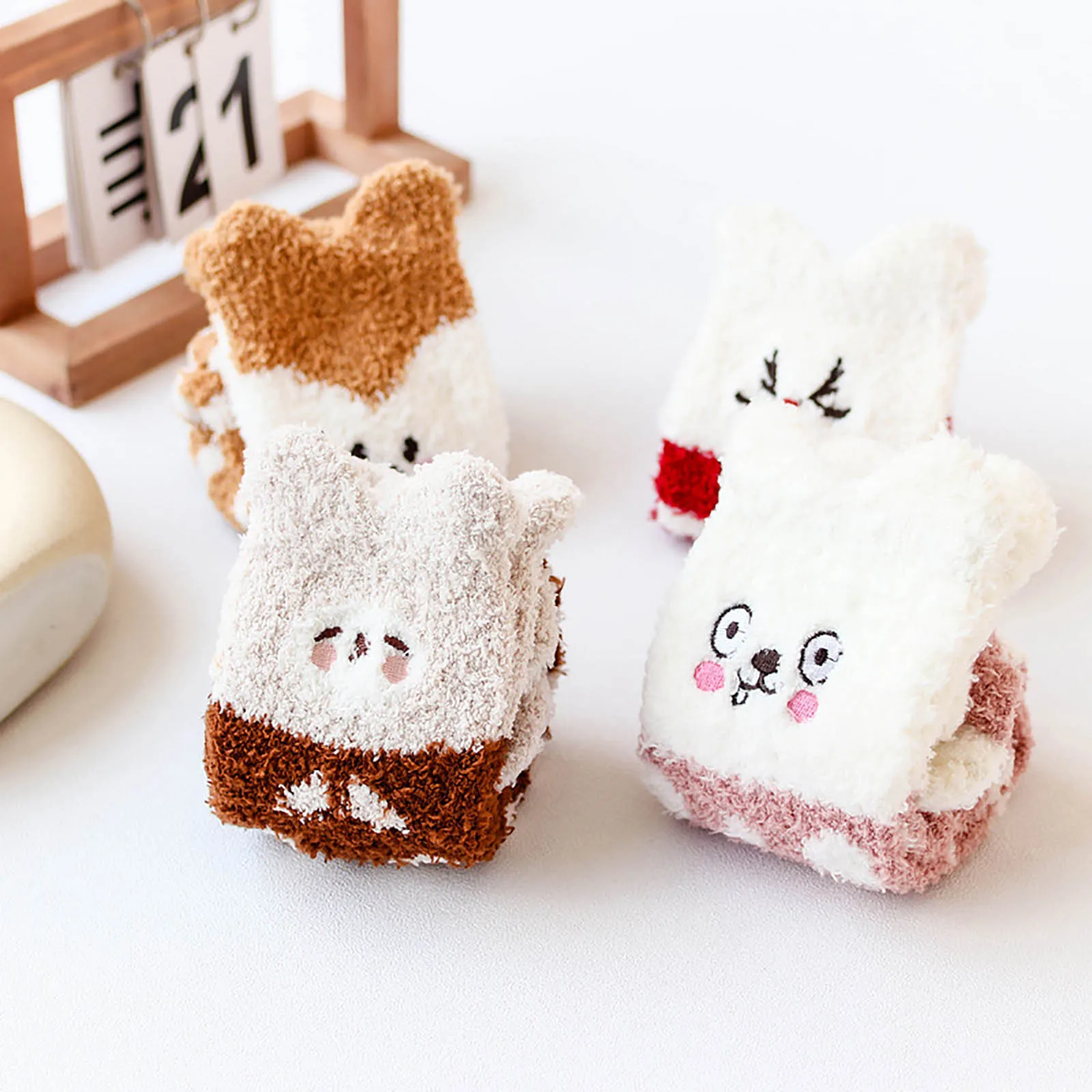 Рисунок 6 - Женские бархатные носки кораллового цвета