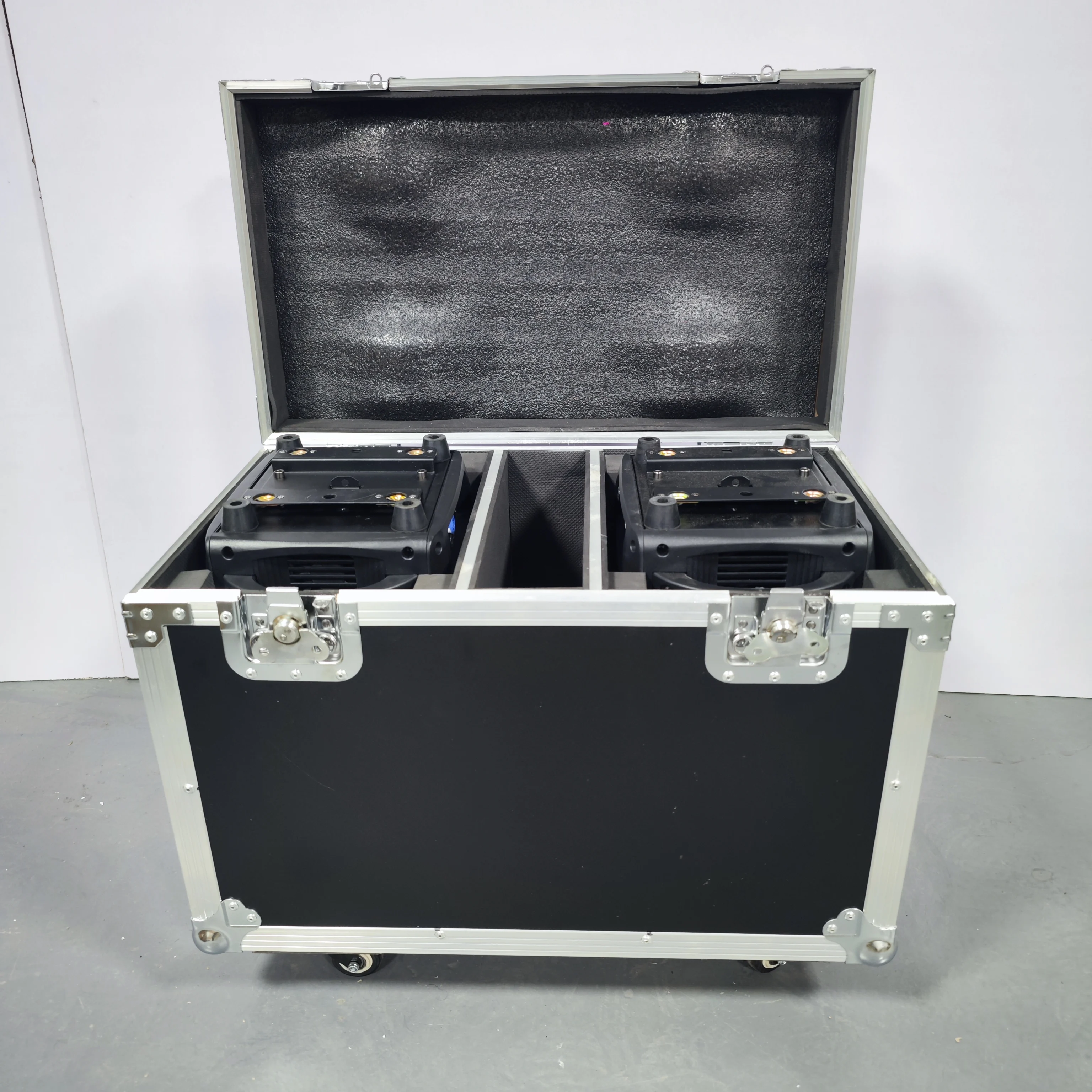 Description Picture 2 of itemNo tax Zoom Lyre Wash Dmx512 19X15W Led Wash Zoom Rgbw Moving Head Light Stage Spotlight For Dj Lights Nightclub Disco