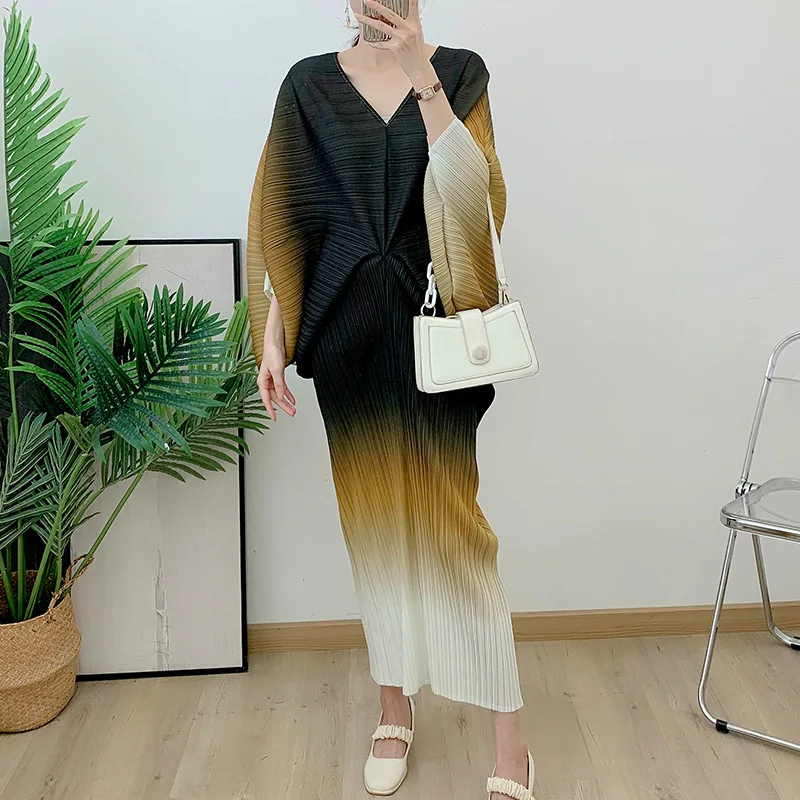 

Women's Elegant Pleated Dress V-Neck Bat Sleeves Gradually Changing Color Loose 2024 Summer Women's Fashion Elegant New Clothing