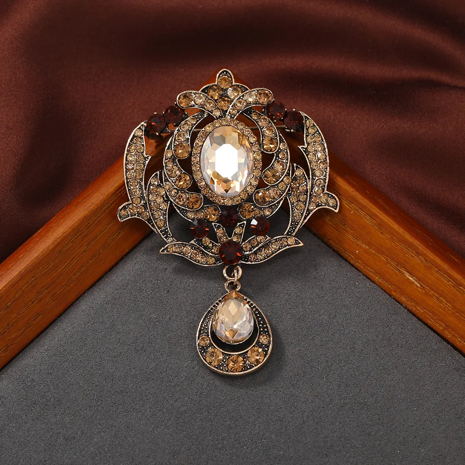 Vintage Court Style Brooch Baroque Pin Exquisite Crystal Pendant Jewelry  Women Girls Rhinestone Badges Boutique Corsage Gift - AliExpress